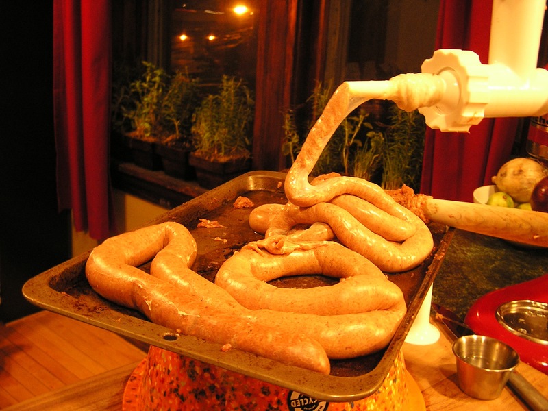 https://www.thepauperedchef.com/photos/images/2008/10/homemadehotdogs12.jpg