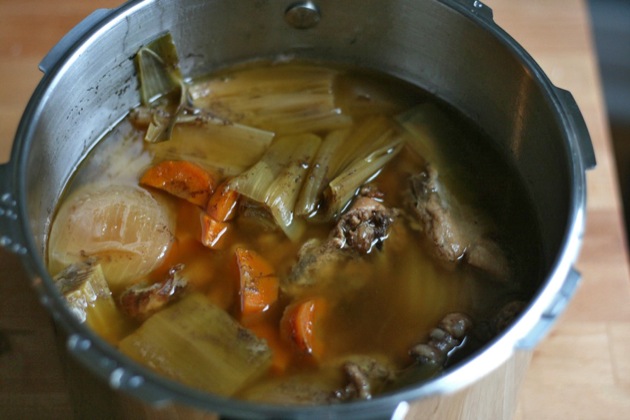 pressure cooker chicken stock 1